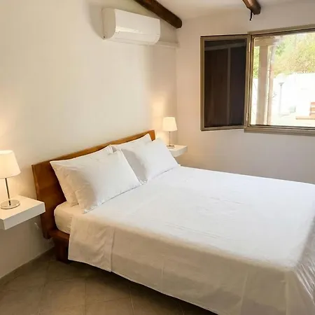 Nuras - L'olmo E Il Mare Beachfront